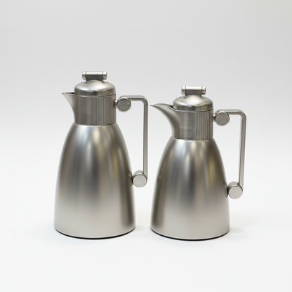 طقم دِلَّة المَجْلِس النُّخْبَة – قهوة وشاي (1L + 700ml) – فضي مطفي