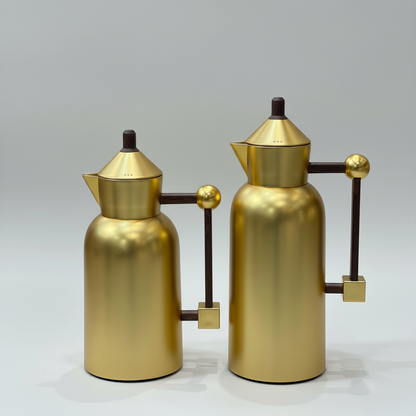 طقم دِلَّة العِزّ – قهوة وشاي (1L + 700ml) – أسود مطفي مع ذهبي