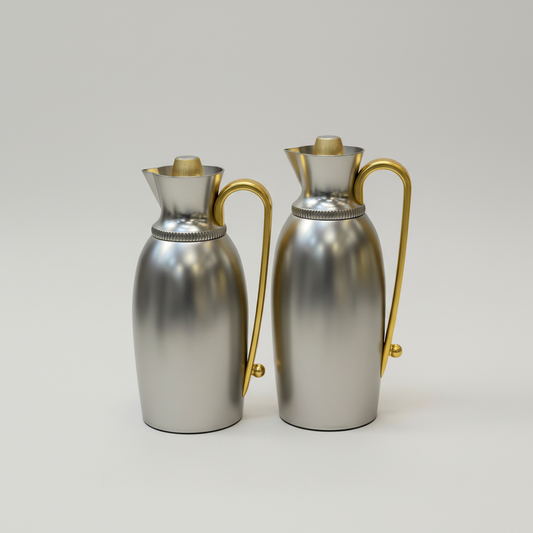 طقم دِلَّة المَجْلِس الكلاسيكي – قهوة وشاي (1L + 750ml) – فضي مع ذهبي