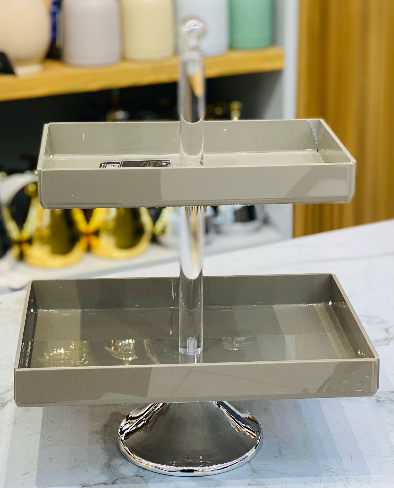 ستاند حلويات مصنوعة من الأكريليك الشفاف